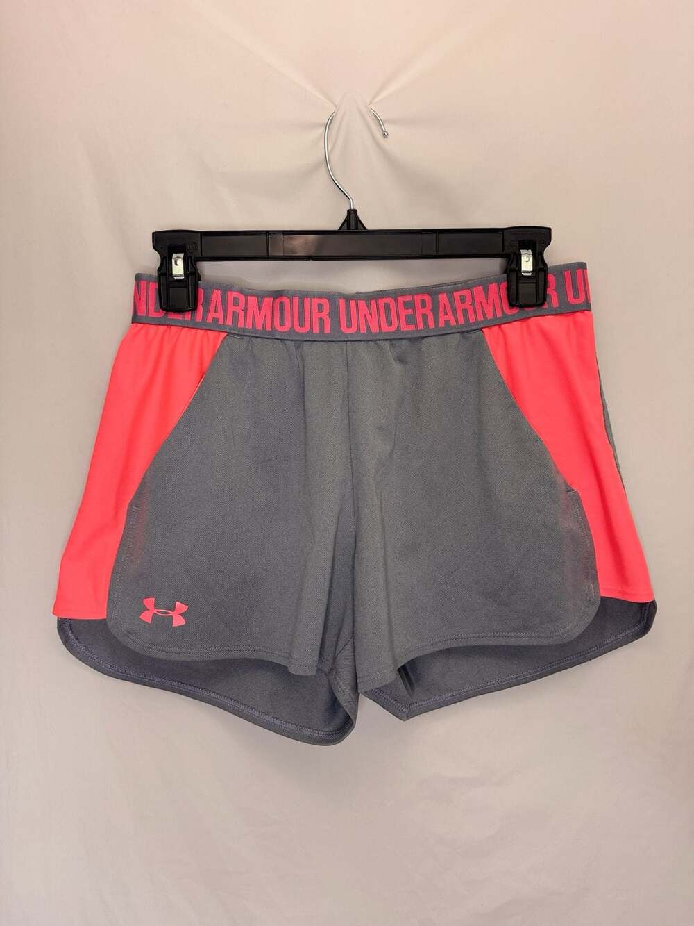Under‎ Armour HeatGear Play Up Shorts Size Small
Workout. Run.